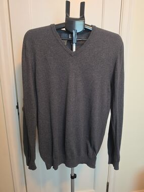 Old Navy Men's V-Neck Sweater in Dark Charcoal Gray